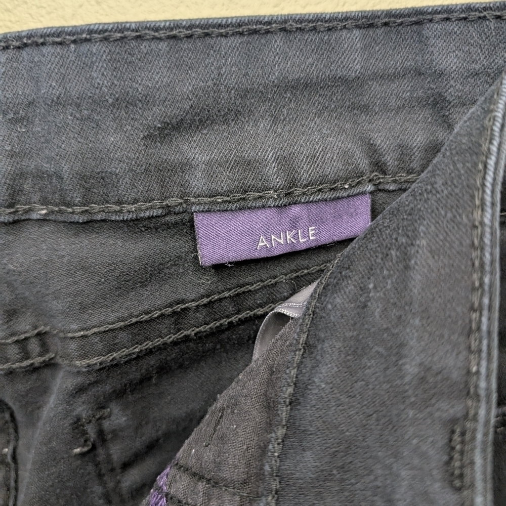 Women's Black Jeans - Picture 4 of 10